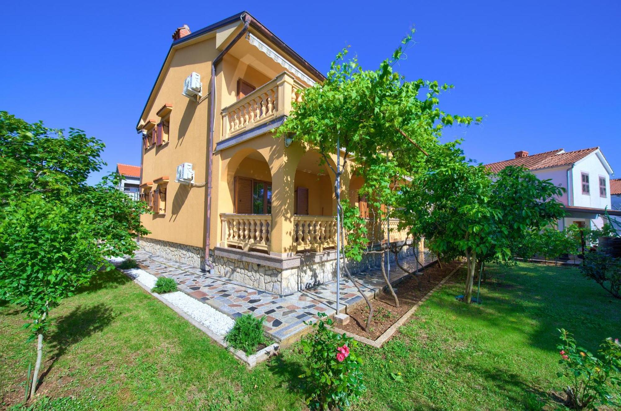 Apartment Bazina - Airconditioning, Parking, 500M From The Beach Krk Town Εξωτερικό φωτογραφία