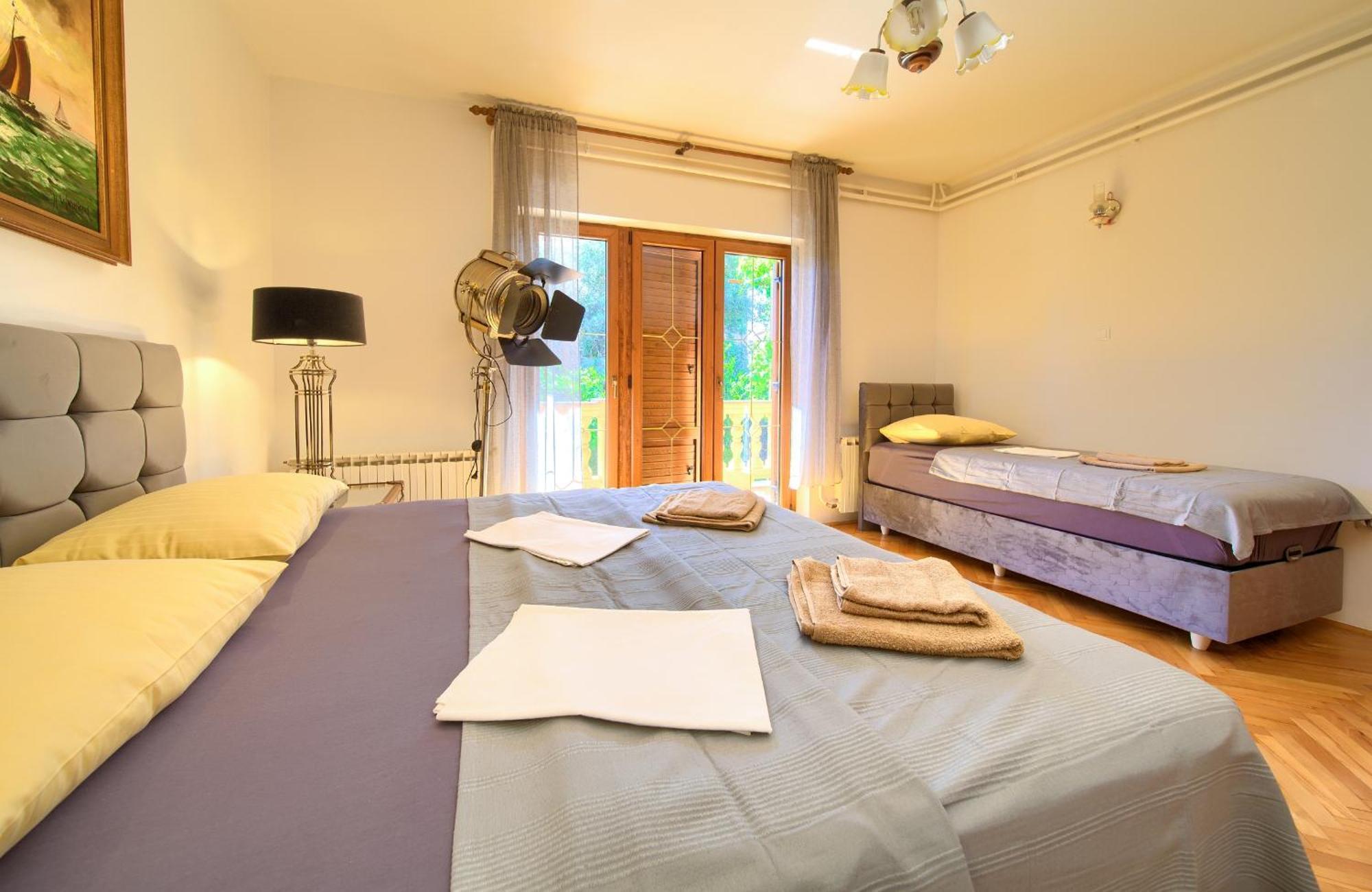 Apartment Bazina - Airconditioning, Parking, 500M From The Beach Krk Town Εξωτερικό φωτογραφία